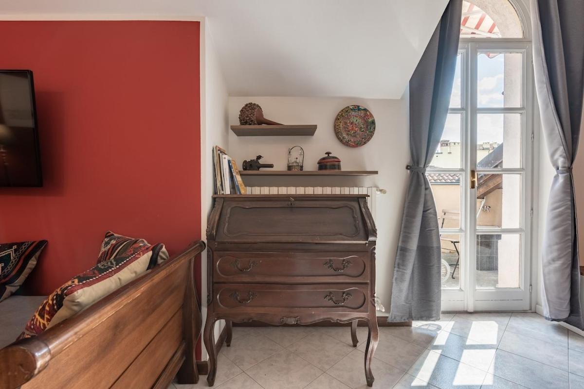 Sui Tetti Di - Centro - Piazza Castello Appartement